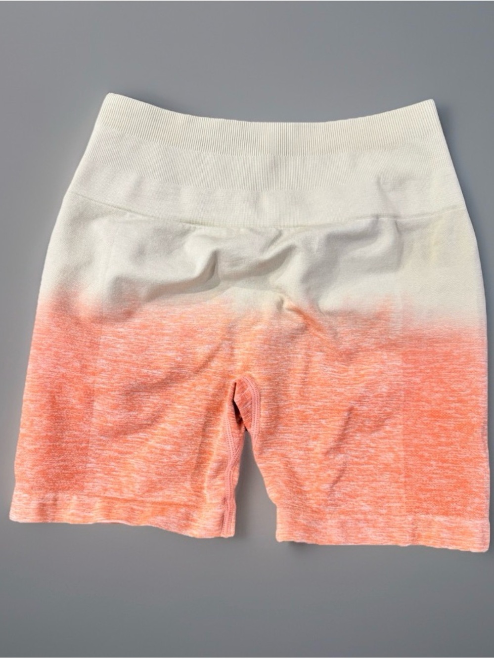 Yeoreo Women’s Seamless Activewear Shorts Small 4” Inseam Peach Ombre High Waist